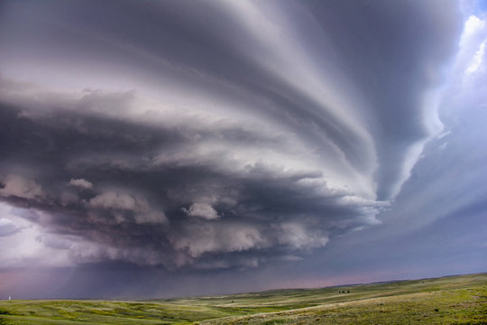 Anticyclonic supercell thunderstorm over plains, Colorado, USA