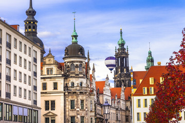 Fototapeta na wymiar streets of beautiful baroque Dresden , Germany