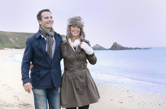 Mid adult couple strolling on beach, Thurlestone, Devon, UK