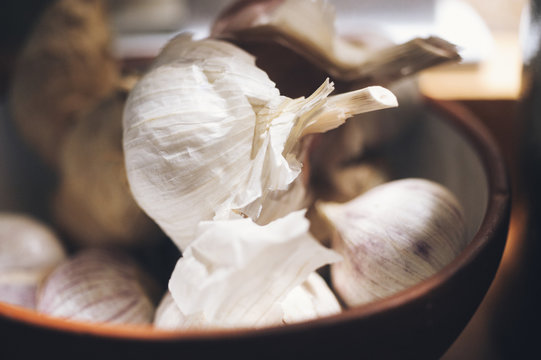 Garlic bulbs in bowl
