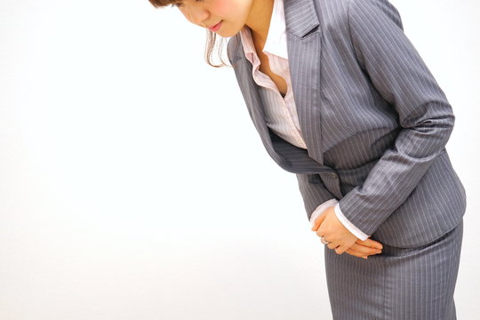 おじぎ 謝罪 礼 会釈 女性 スーツ 会社員 オフィス キャリアウーマン Bowing Japanese Working Woman In The Office Stock Photo Adobe Stock おじぎ 謝罪 礼 会釈 女性 スーツ 会社員 オフィス キャリアウーマン Bowing Japanese Working Woman In The Office Stock Photo Adobe Stock