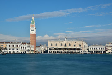 Fototapeta na wymiar Blick auf Venedig mit Campanile und Dogenpalast 