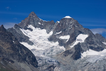 Fototapeta premium View of Obergabelhorn and Wellenkuppe from Grünsee 