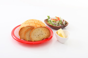 おいしそうなパンとサラダ