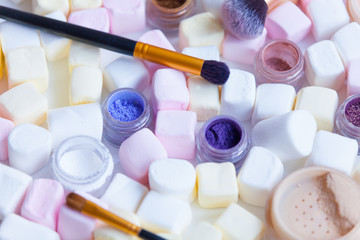 Obraz na płótnie Canvas marshmallow and cosmetics on the table