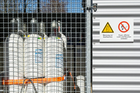 Sauerstoff Gasflaschen im Lager