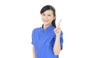笑顔の女性作業員