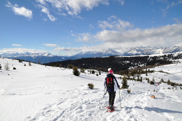 Fototapeta na wymiar Schneeschuhwandern in Südtirol