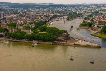 Obraz premium Skyline von Koblenz am Rhein mit Seilbahn