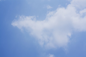 Obraz premium summer cloud shape in the blue sky