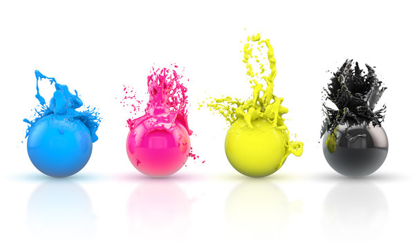 Vier farbenfrohe Kugeln in Cyan, Magenta, Yellow und den Schwarz