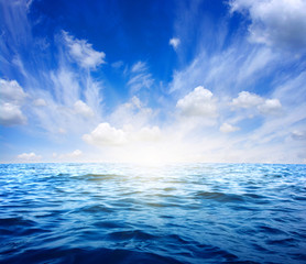 Obraz premium Blue sea and sun