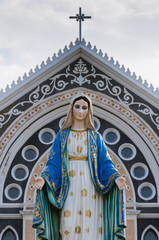 Obraz premium Saint Mary Statue of The Cathedral of The Immaculate Conception Chanthaburi, Thailand.