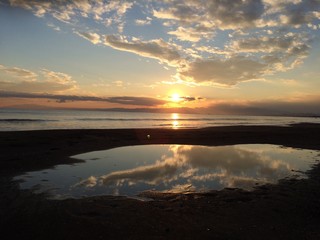 海辺の水たまり 夕日