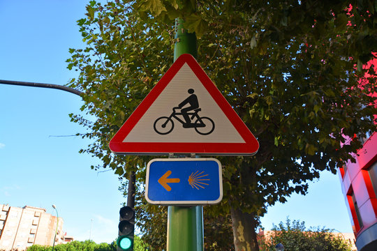 se&ntilde;al de tr&aacute;fico durante el Camino de Santiago