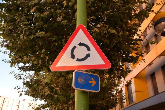 se&ntilde;al de tr&aacute;fico durante el Caminon de Santiago