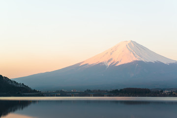 Fototapeta premium Mt Fuji rises above Lake Kawaguchi 