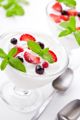 Yogurt With Berries