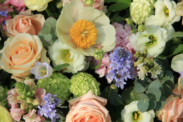 Mixed bridal arrangement