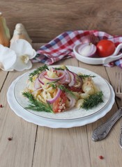 pasta with tuna,tomatoes and red onions