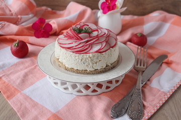 cheesecake from cottage cheese with garlic and radish