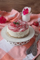 cheesecake from cottage cheese with garlic and radish