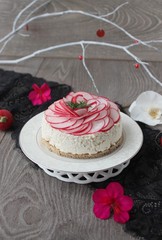 cheesecake from cottage cheese with garlic and radish
