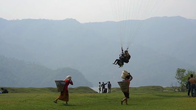 Touchdown of tandem paraglider