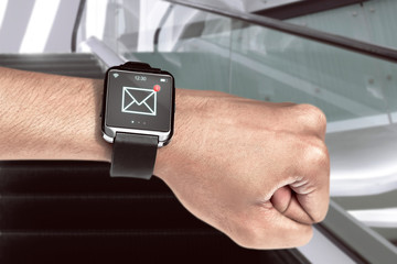 Smart watch with unread message icon