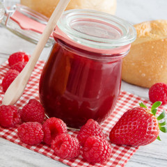 Marmelade - HImbeeren und Erdbeeren
