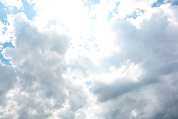 雲間から差す光