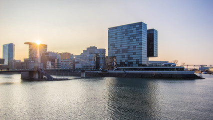 Fototapeta premium Puerto de Düsseldorf atardecer