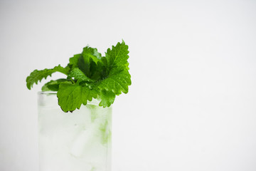 Mint julep in glass on the wooden background - obrazy, fototapety, plakaty