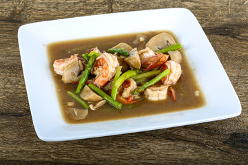 Shrimp and asparagus
