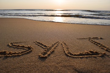 "Sylt"-Schriftzug am Strand