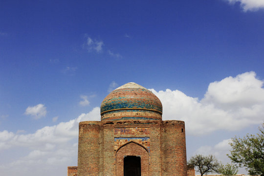 Amazing Architecture. Ancient tomb in Makli hill, Blue Sky