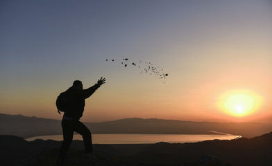 sıradışı g&uuml;ndoğumu &ouml;zg&uuml;rl&uuml;ğ&uuml;