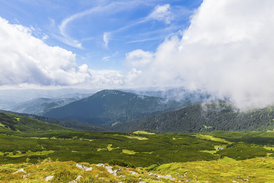 Montenegrin ridge in Carpathians © Olexandr