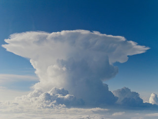Naklejka na ściany i meble Cloud strangely shaped, natural phenomenon