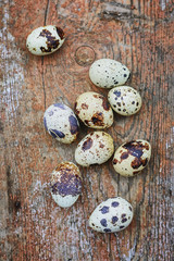 Obraz na płótnie Canvas quail eggs on a wooden board
