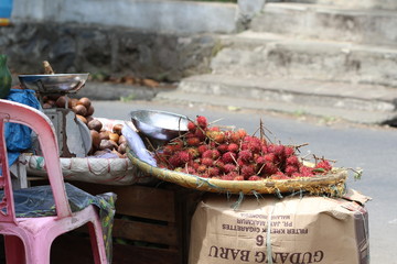 Fruits Ramboutan, litchi chevelu au marché