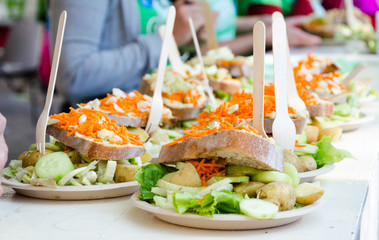 Preparation of vegetarian sandwiches
