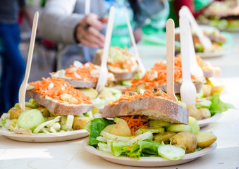Preparation of vegetarian sandwiches