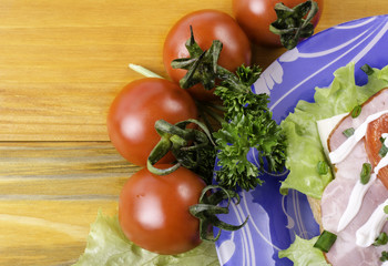 Sandwich with meat and vegetables.