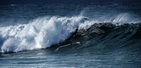 big sea wave