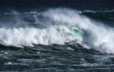 big sea wave