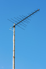 Obraz premium Television antenna against the blue sky background