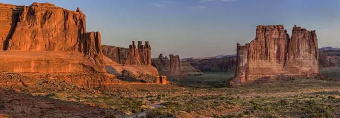 Foto op Aluminium Three Gossips Rock Formation in Arches National Park at Sunrise © desertsolitaire