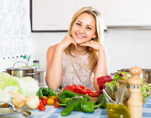 Obraz na płótnie Canvas Woman cutting vegetables for dinner