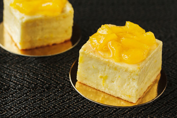 Cheese cake with fruits